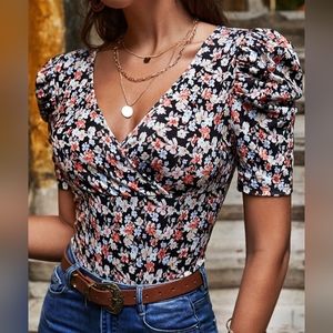 SHEIN Frenchy Ditsy Floral Puff Sleeve Top